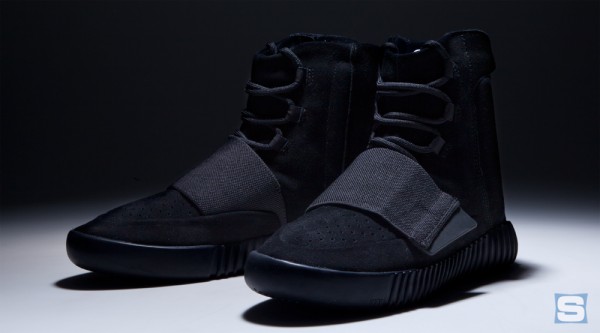 blackout-yeezy-750-boosts-01(1)