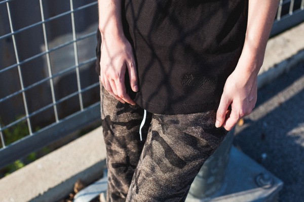 honey_black-camo-tapered-pants2